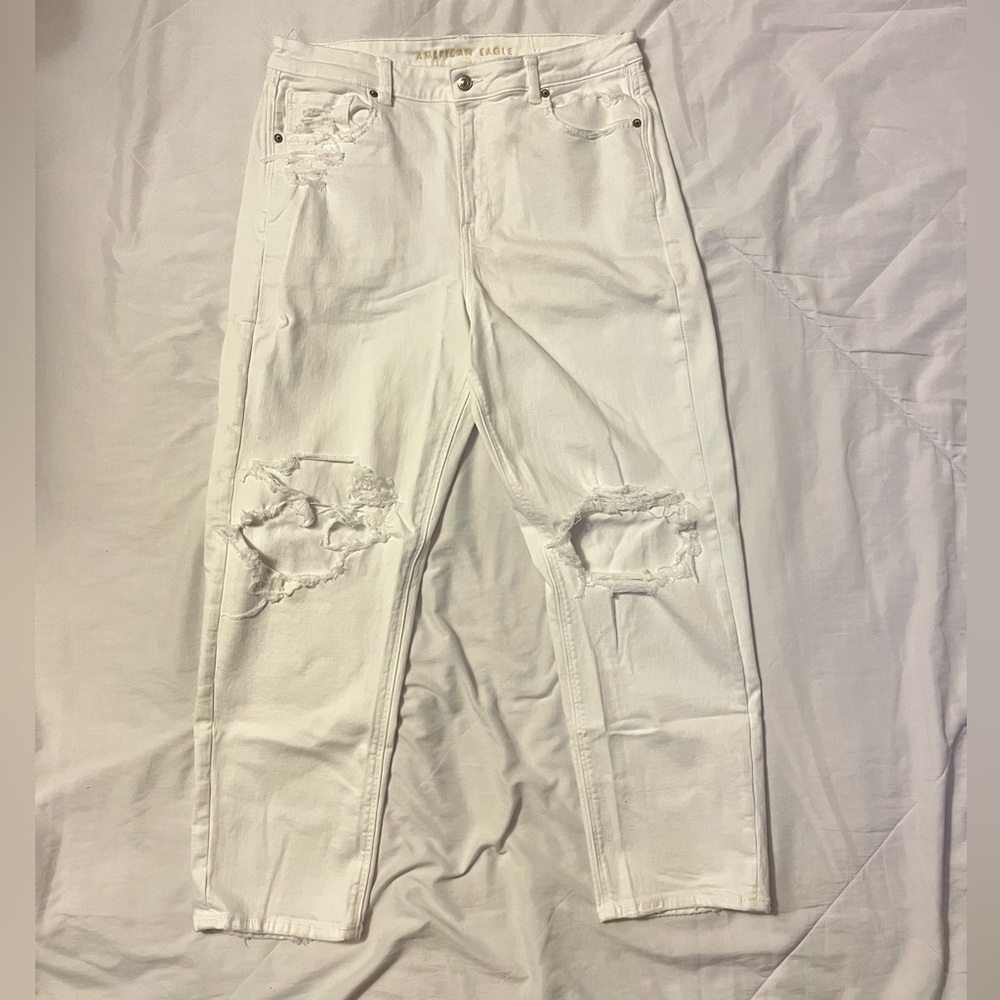 American Eagle White Mom Straight Jean